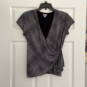 Worthington V-neck top size medium